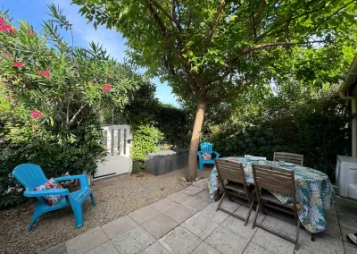 terrasse ombragée mobilier jardin location ardèche