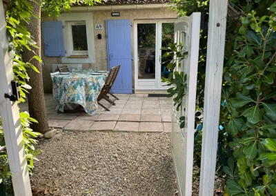 portillon entrée maison vacances ardèche